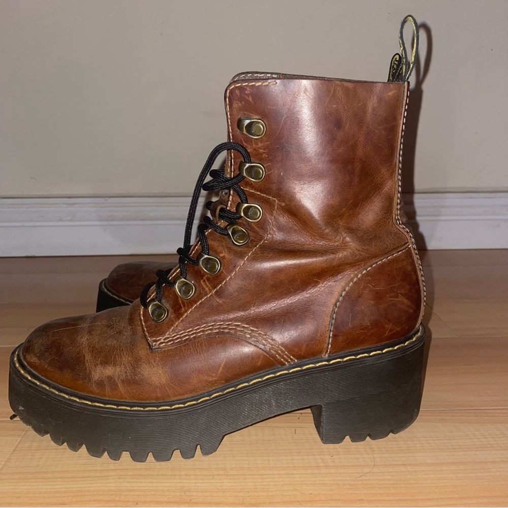 Dr Marten Leona Boots in Butterscotch Size 9